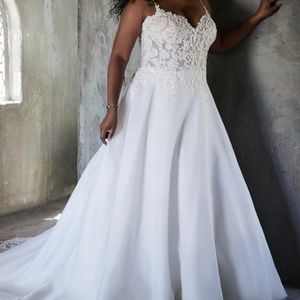 Brand new never worn or altered wedding dress